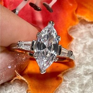 ♦️💍Sterling silver ring marquise with baguette side stones